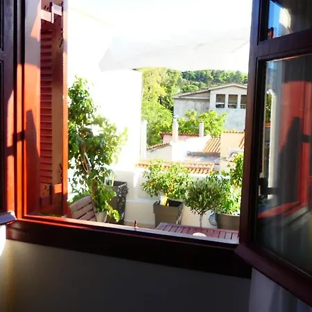 Bed & Breakfast Theasis 3*