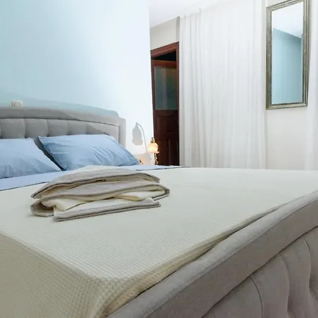 Bed & Breakfast Theasis 3*