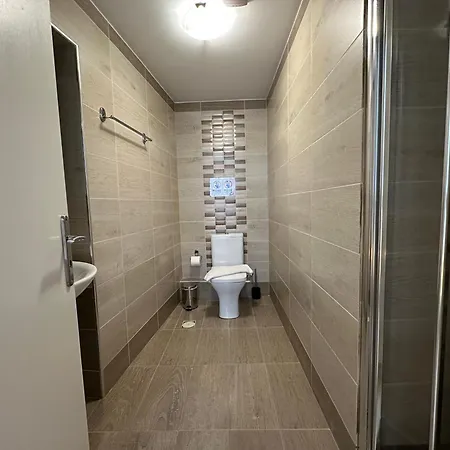 Theasis Bed & Breakfast 3*