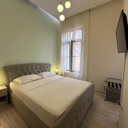Theasis Bed & Breakfast 3*